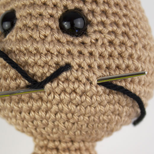 Mund aufsticken und den Faden danach verstecken