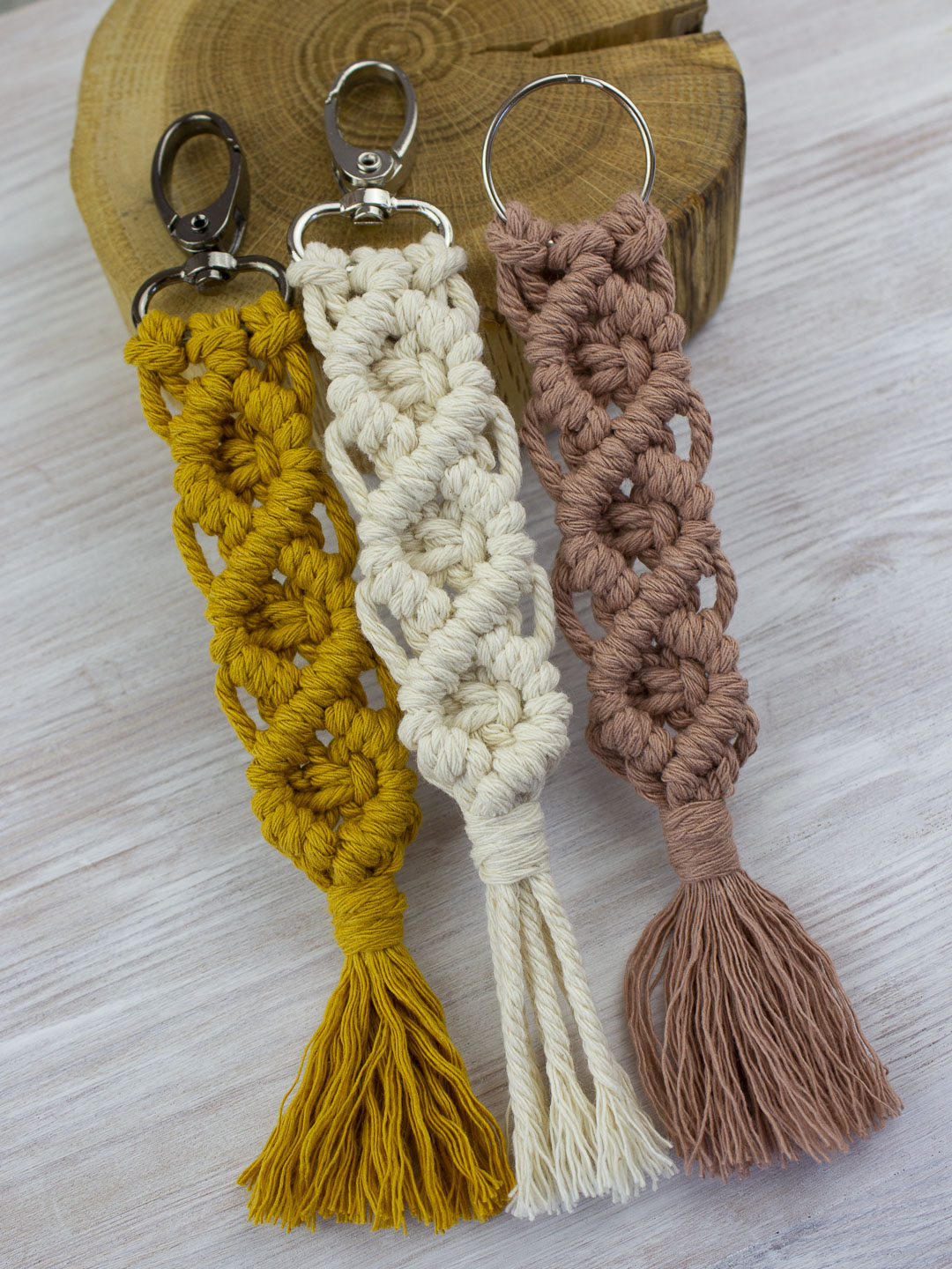 Handgefertigter Makramee-Schlüsselanhänger Im Boho-Style – Langlebiges Accessoire Aus Baumwolle (Beige)