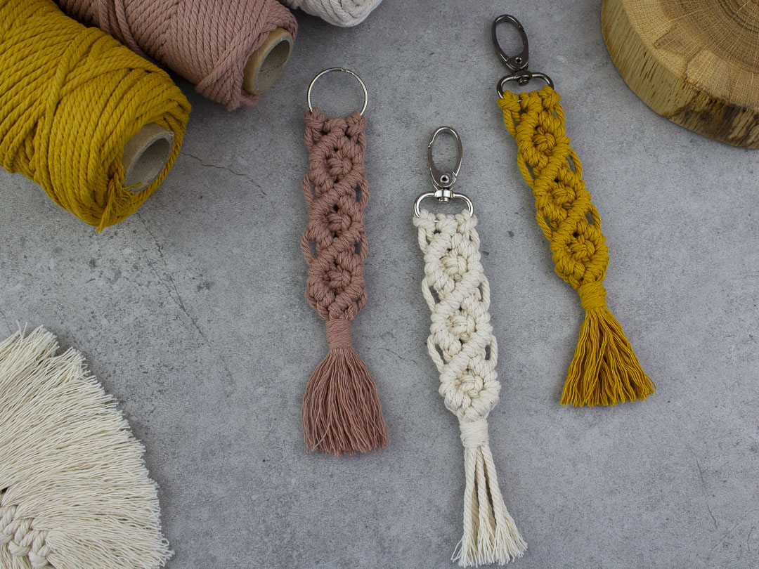 Makramee Schlüsselanhänger Anleitung - Rautenmuster - CaroKunterbunt