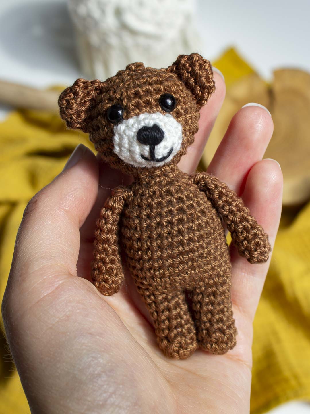 Kleines Bärchen als Glücksbringer, ein schnell selbst gehäkeltes Geschenk