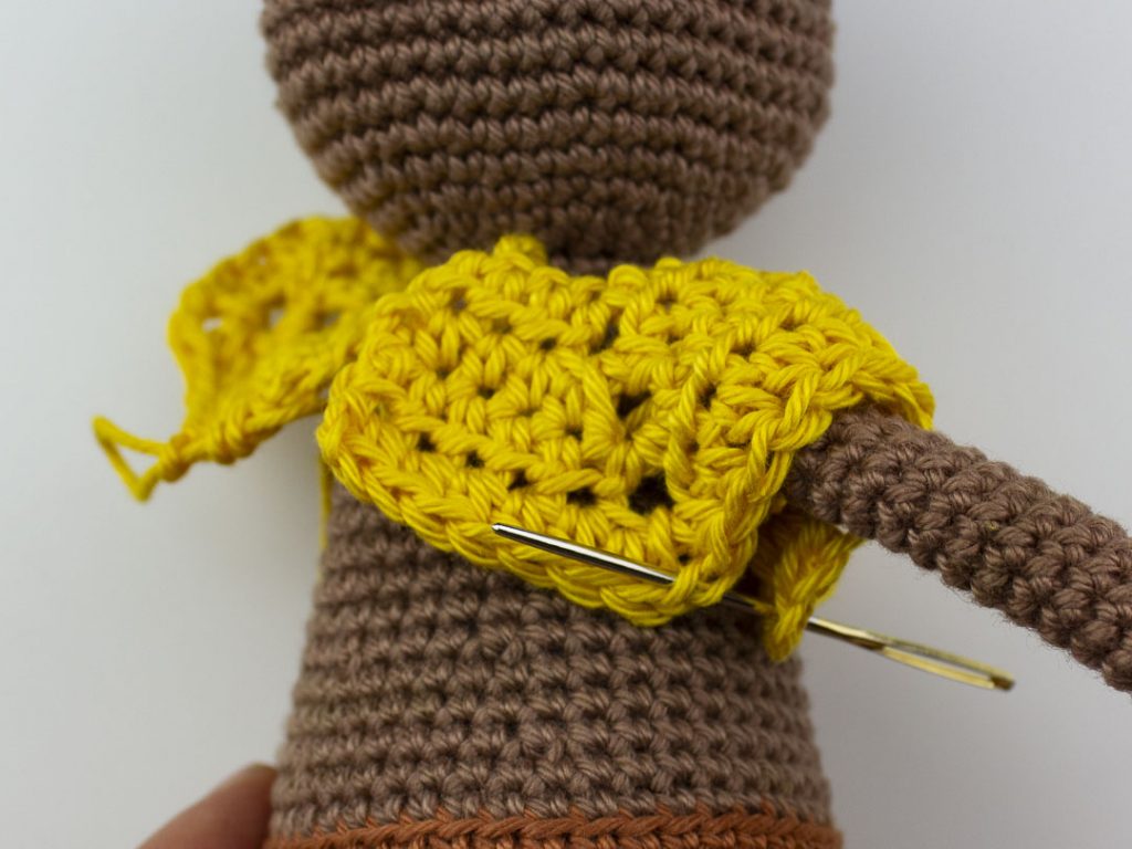 Ärmel der Jacke abtrennen und den Körper weiterhäkeln