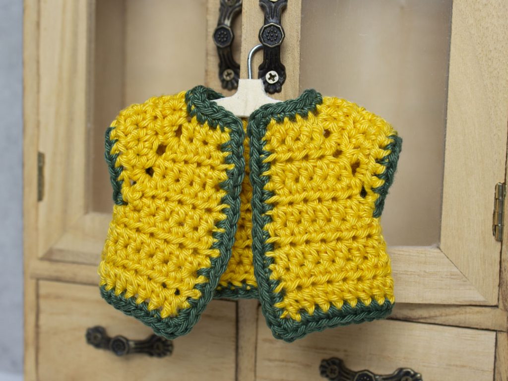 Jacke für Amigurumis häkeln - Häkelanleitung von CaroKunterbunt