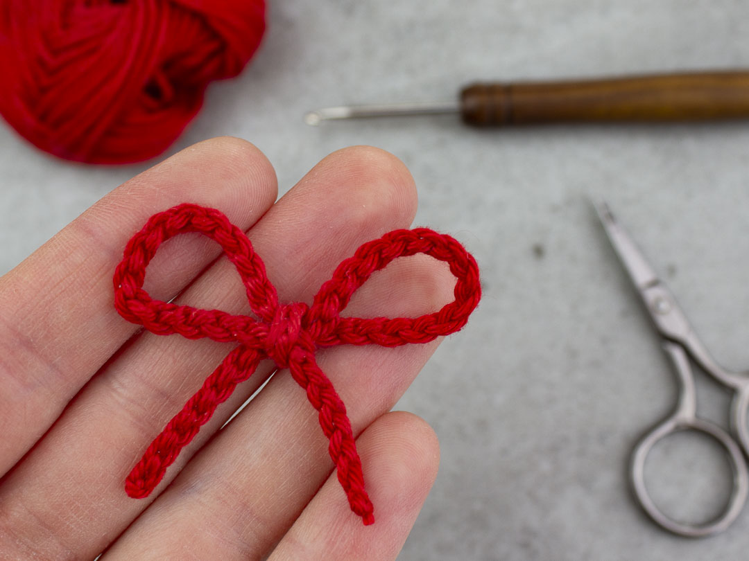 Schleife aus Luftmaschen häkeln - einfache Anleitung