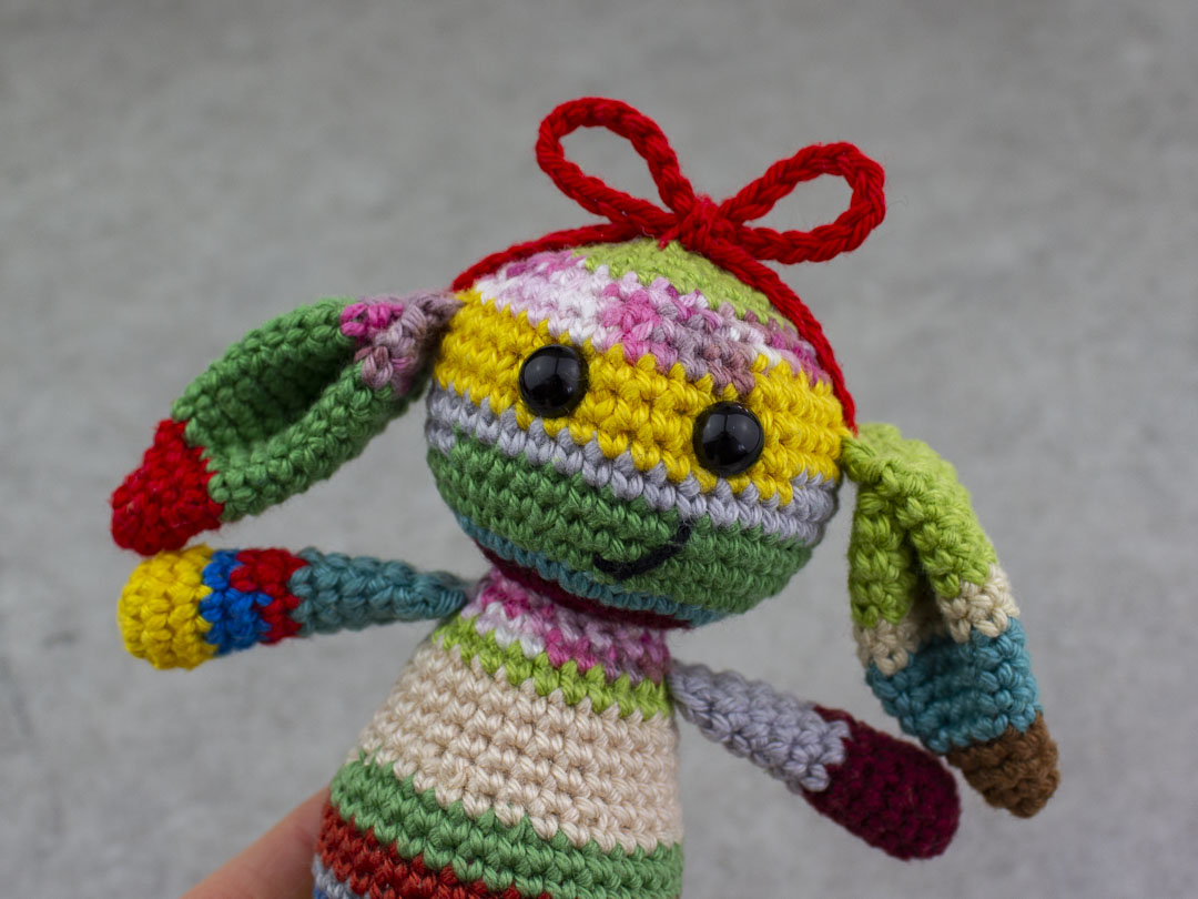 Häkelschleife als Deko für Amigurumis